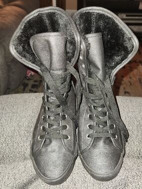 90's Vintage Black High-Top Furry Sneakers